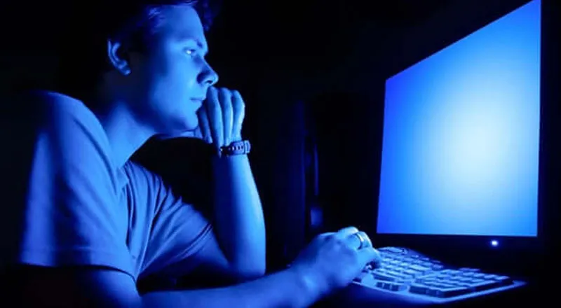 Ánh Sáng Xanh Là Gì? Tại Sao Nó Đáng Lo Ngại?